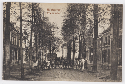 18229 Gezicht in de Hoofdstraat te Veenendaal.